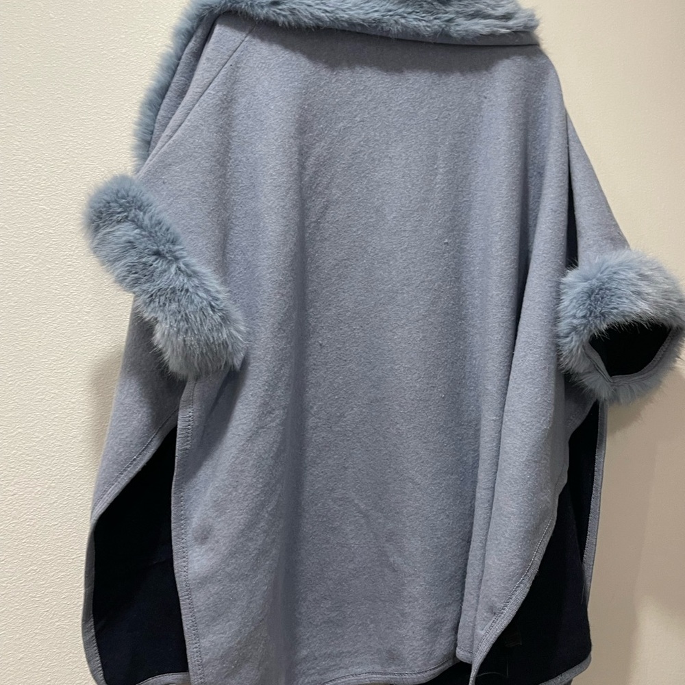 Women's Blue Faux Fur Trim Cape‎ - Picture 2 of 3